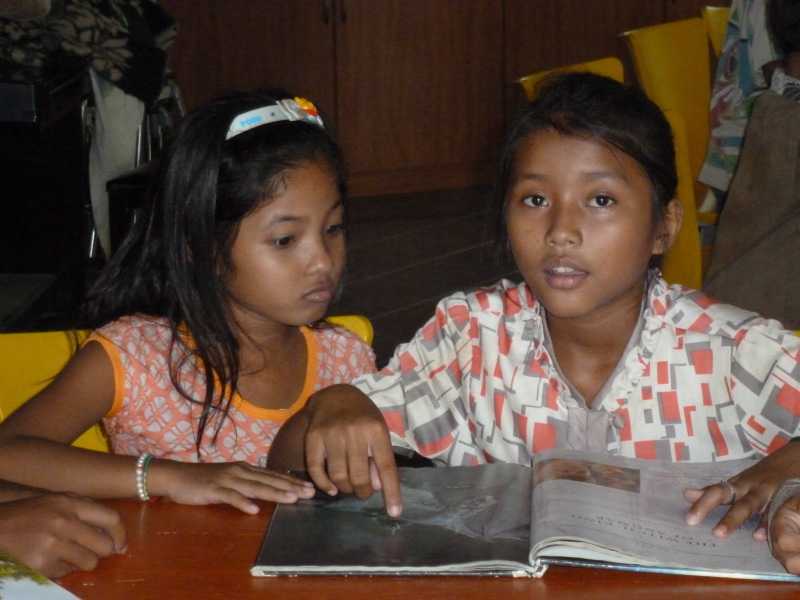 Kinderen van Future Light Orphanage leren lezen