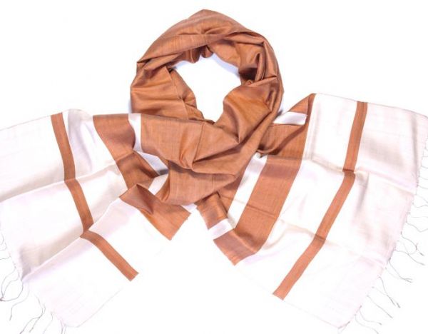 Sjaal van zijde, geverfd met natuurlijke kleurstoffen