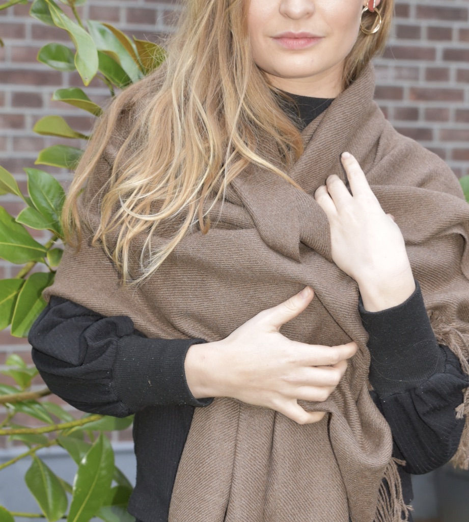 brown ecological Cashllama scarf