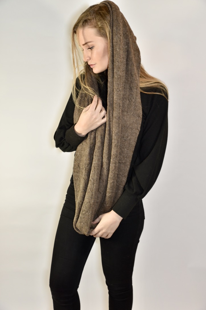 Round alpaca scarf