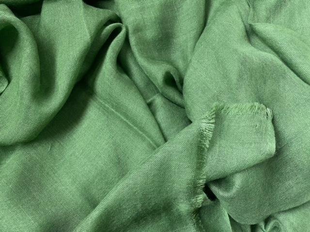 Lightweight cashmere stole in green