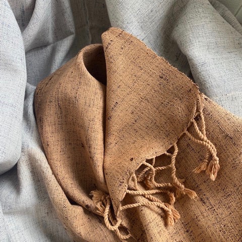 Katoen/zijde sjaal in grijs en bruin